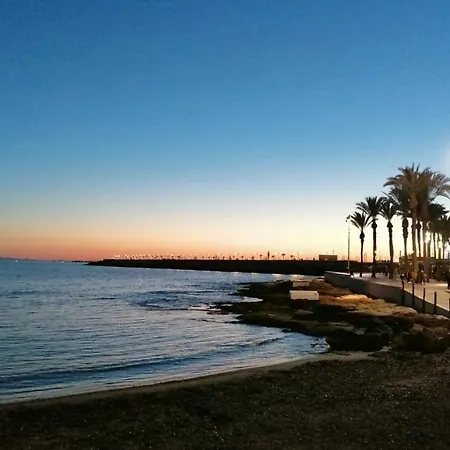 Sunny With Pool Center *