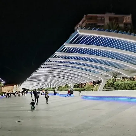 Sunny With Pool Center *